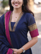 Kanchi cotton v-neck navy