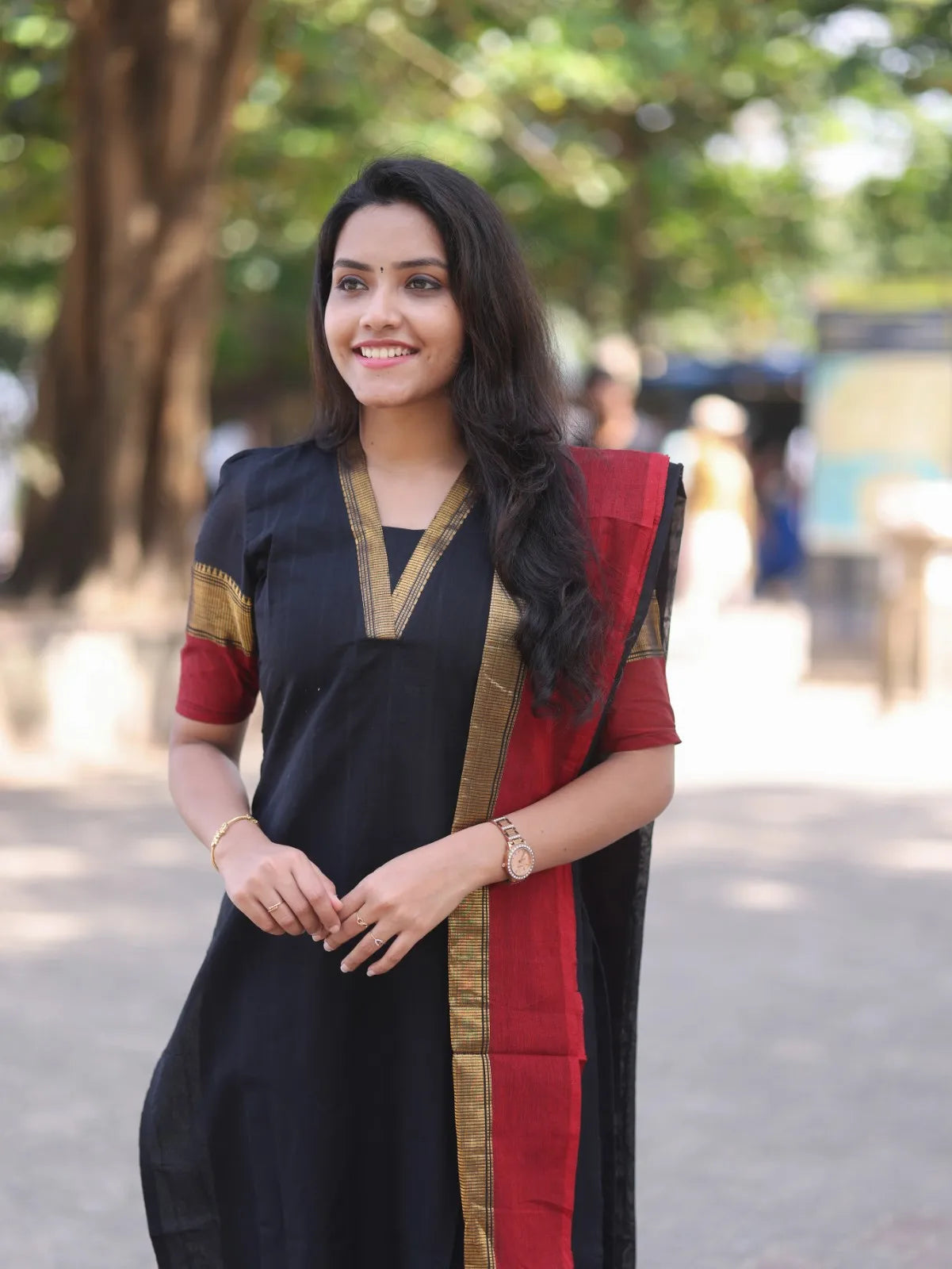 Kanchi cotton v-neck Black