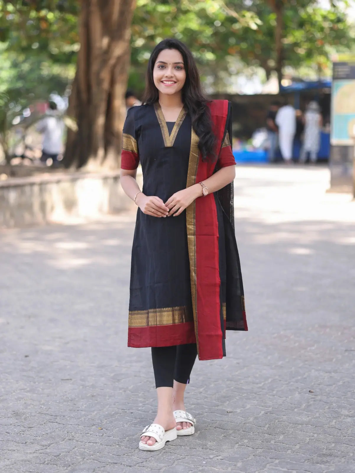 Kanchi cotton v-neck Black