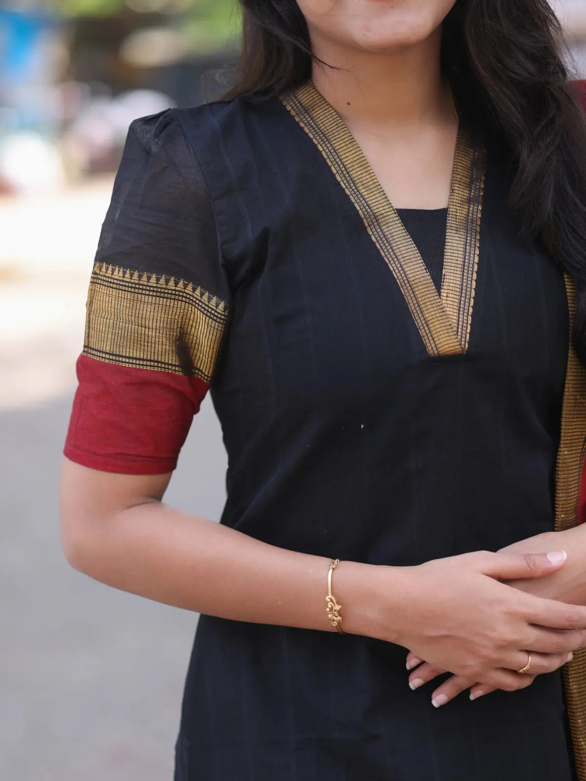 Kanchi cotton v-neck Black
