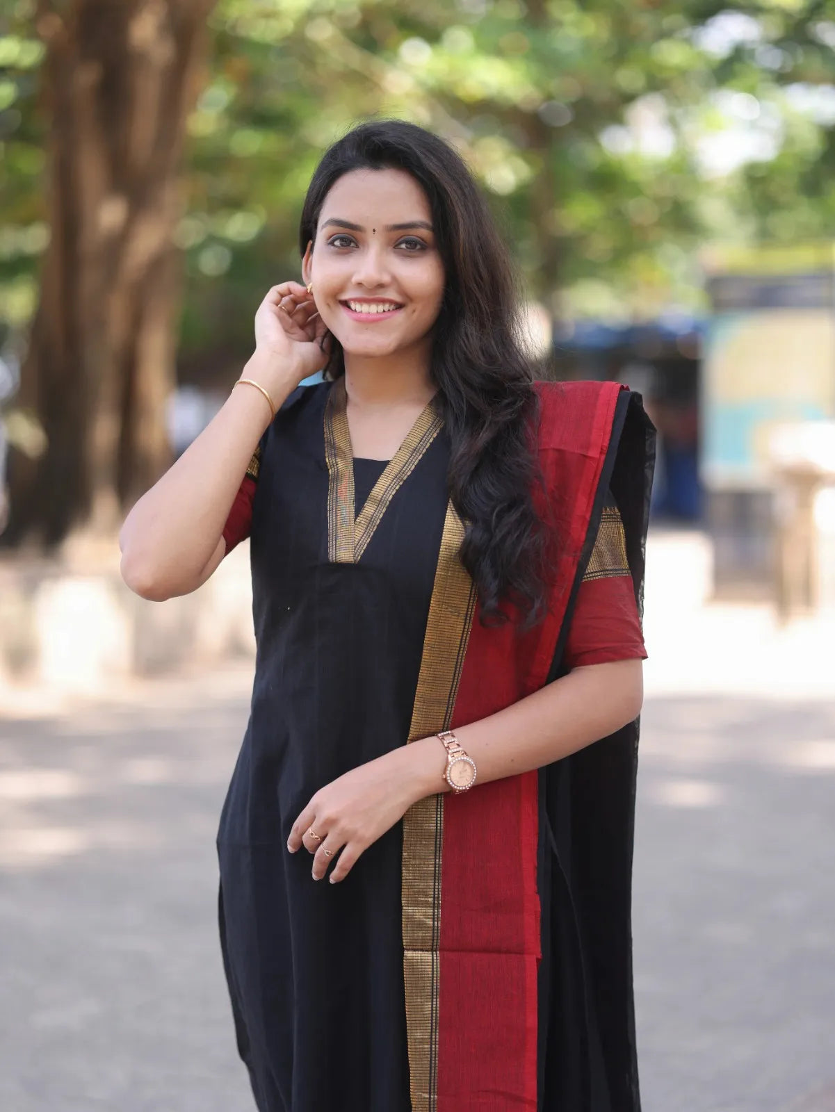 Kanchi cotton v-neck Black
